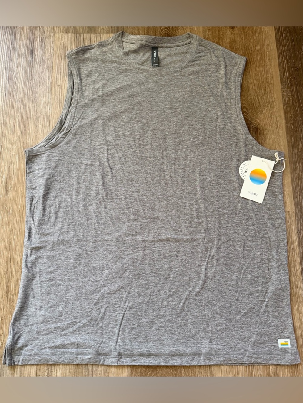 Vuori  Strato Muscle Tee Heather Grey  Sz Large V1043 Athletic NWT